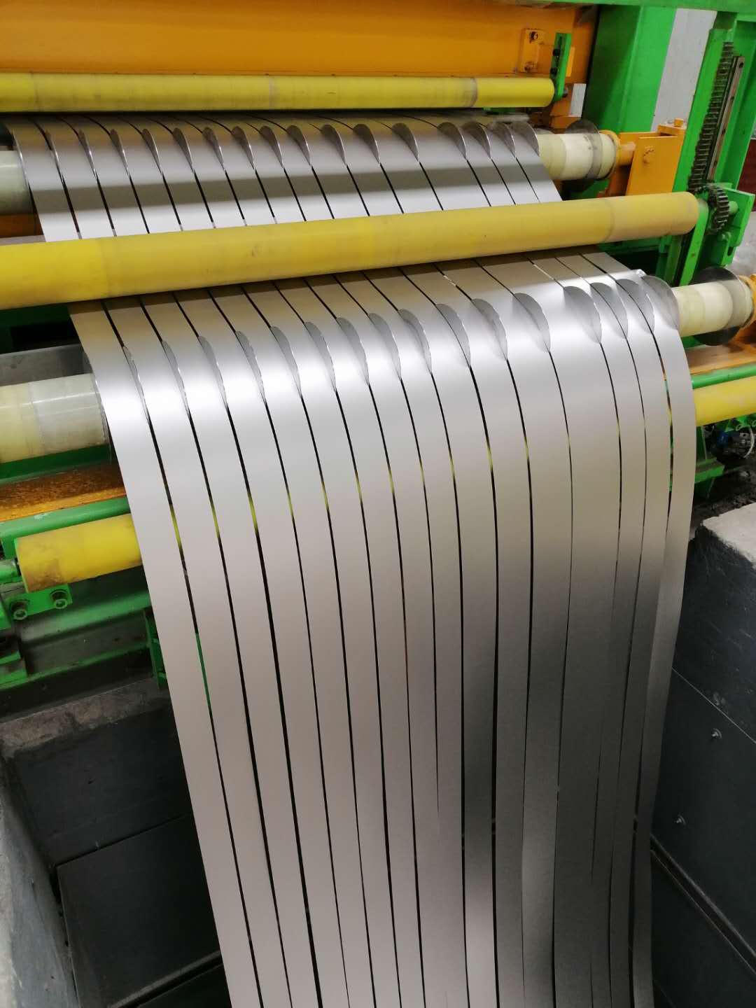 Slitting equipment